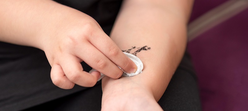 How to Apply and Remove Temporary Tattoos